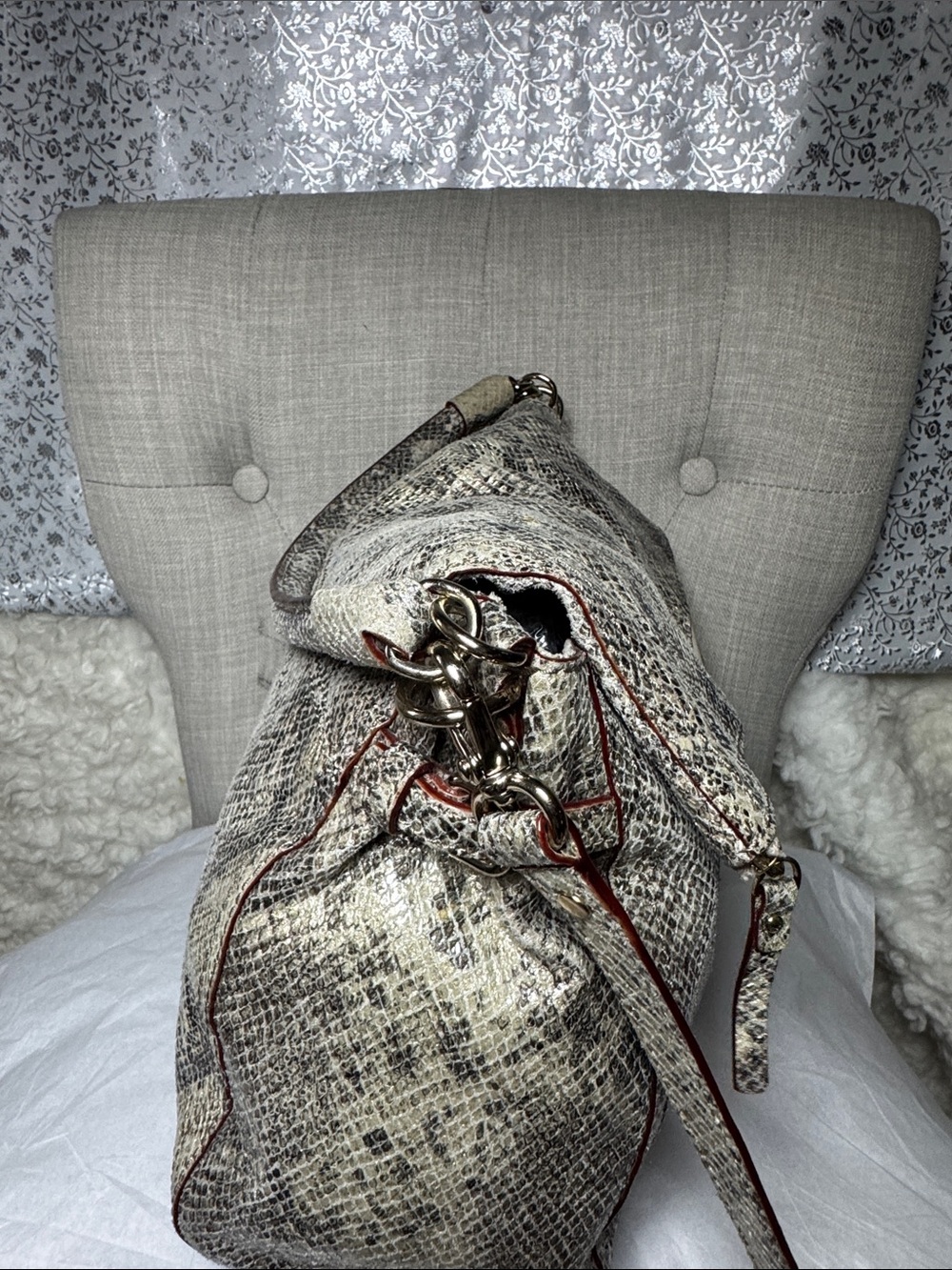 kate spade Snake-Print Shoulder and cross body Bag in Cream gray and gold sparkl - Picture 3 of 9
